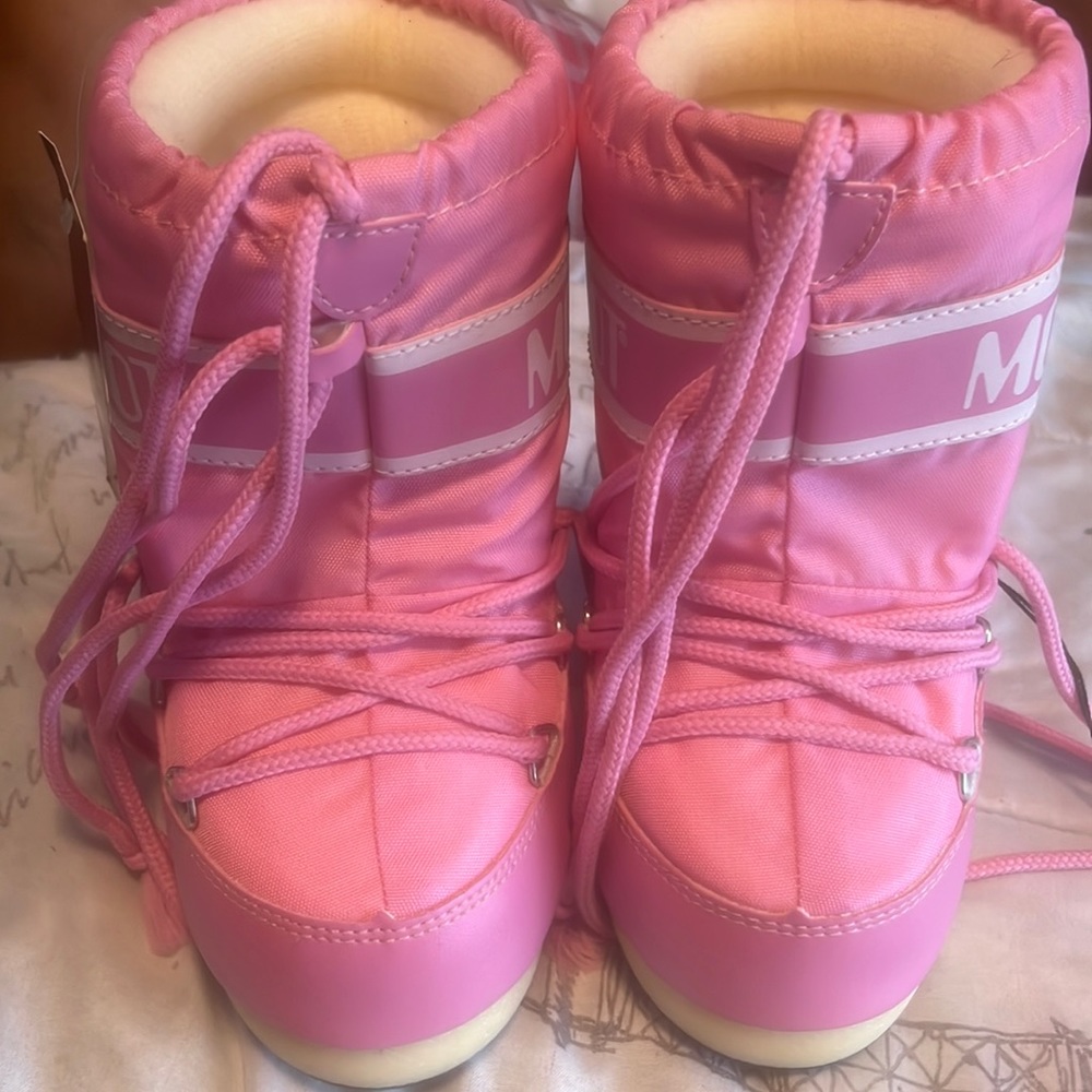Light pink boot
